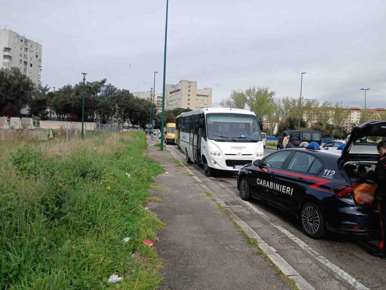 Controlli agli scuolabus a Scampia