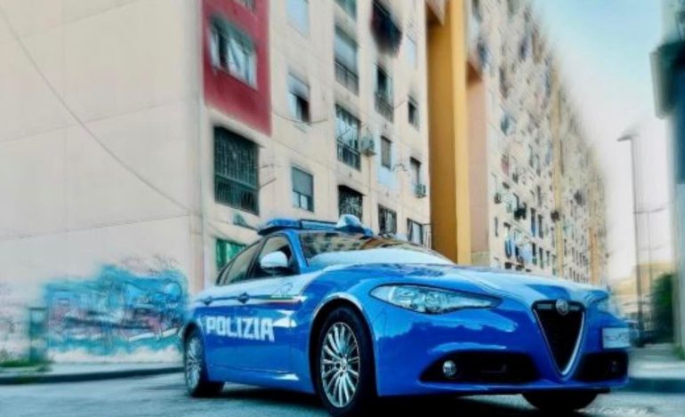 Scampia, il market della droga nel muro: arrestato 34enne pusher