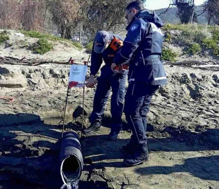 Scarichi abusivi nel mare del Litorale Domizio: sequestrata tubazione sulla spiaggia di Levagnole