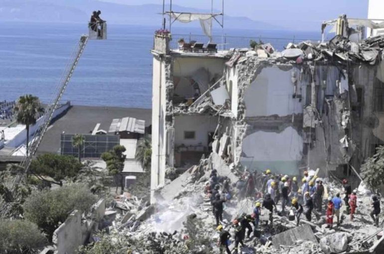 Torre Annunziata, strage di Rampa Nunziante, colpo di scena in Cassazione: prescritto l’omicidio colposo