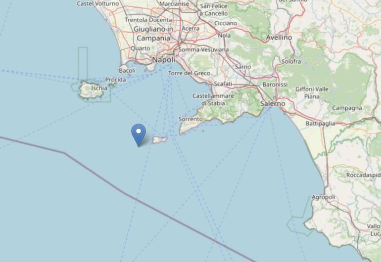 Violento terremoto nel Golfo di Napoli, scossa nella notte: magnitudo 5.9 al largo di Capri