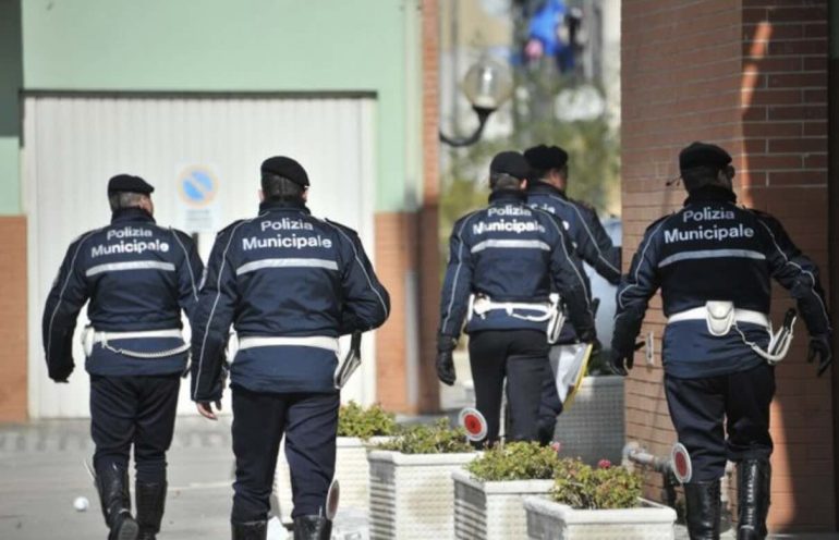Abuso edilizio nel cuore del Vomero: sequestrato maxi-manufatto in un ristorante
