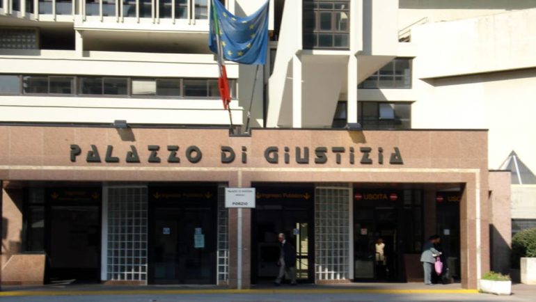 Accusato di rapina, resta in cella un anno ma è innocente: il Tribunale assolve 24enne