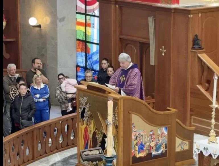 Monsignor battaglia ai funerali di Fabio Ascione