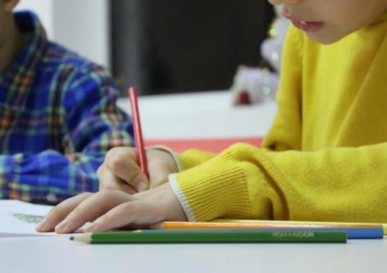 Afragola, studente con bisogni speciali isolato in gita: la denuncia dei genitori