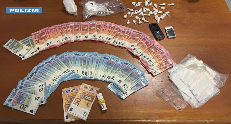 Afragola, tenta la fuga alla vista della polizia: in casa aveva 210 grammi di cocaina