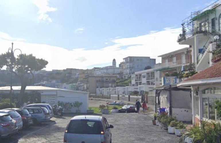 Lite per motivi sentimentali al porto di Marina Grande: due 16enni feriti