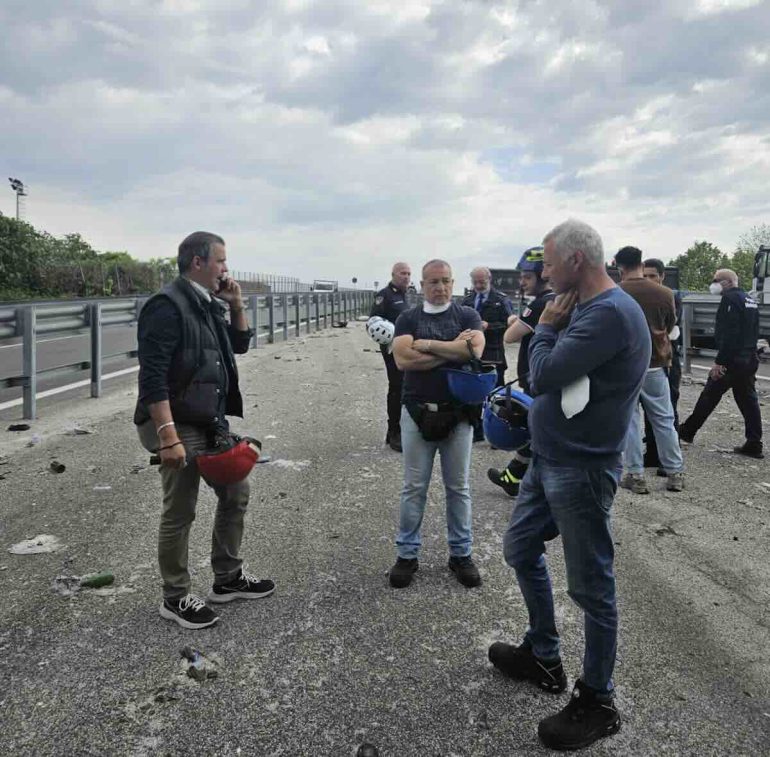 Arzano, la più grande discarica di rifiuti tombati emerge da una galleria fantasma