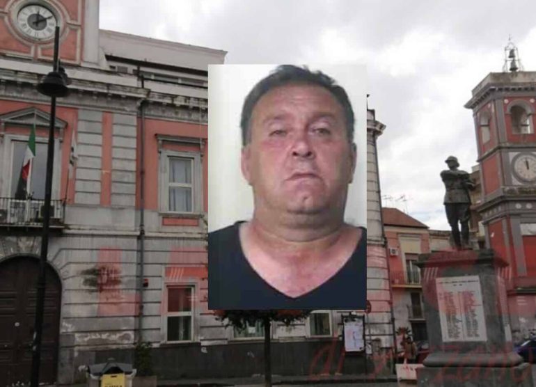 Arzano, tenta di fare irruzione in Comune: arrestato di nuovo l’aggressore di Gennaro De Mare