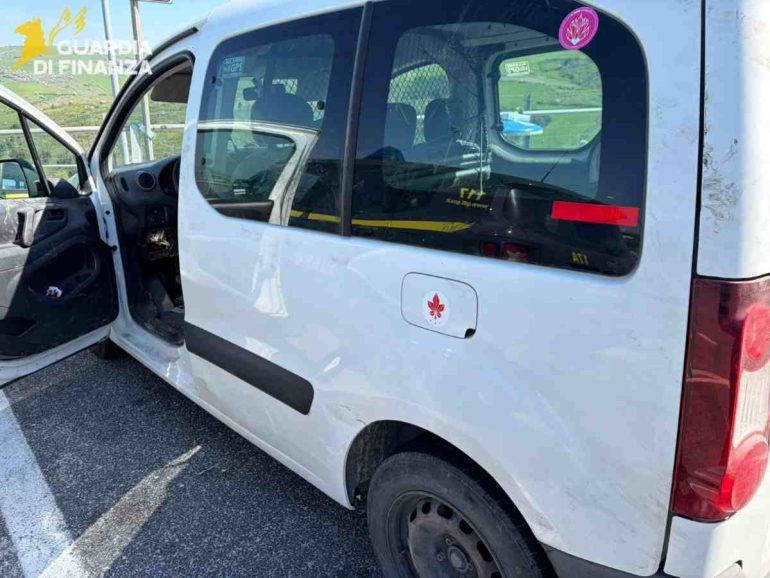 Nella foto, un particolare della vicenda.