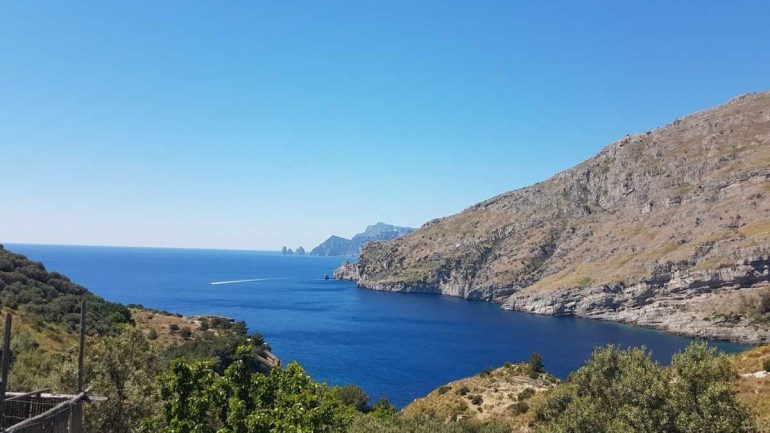 Baia di Ieranto, stop a balneazione e accessi alla piattaforma