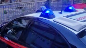 Pozzuoli, uno sguardo di troppo e scatta l’aggressione: 17enne denunciato dai Carabinieri