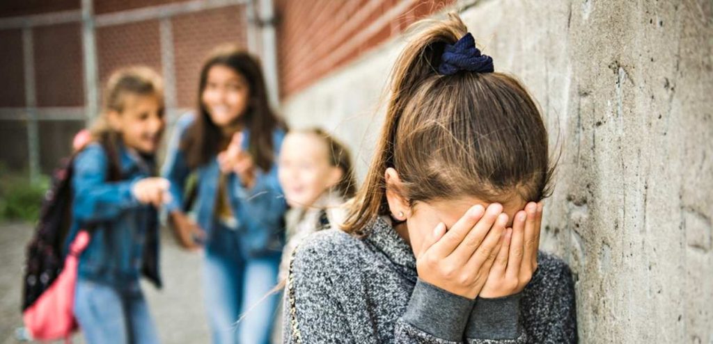 Bullismo per due anni contro una coetanea: quattordicenne ammonita dal Questore
