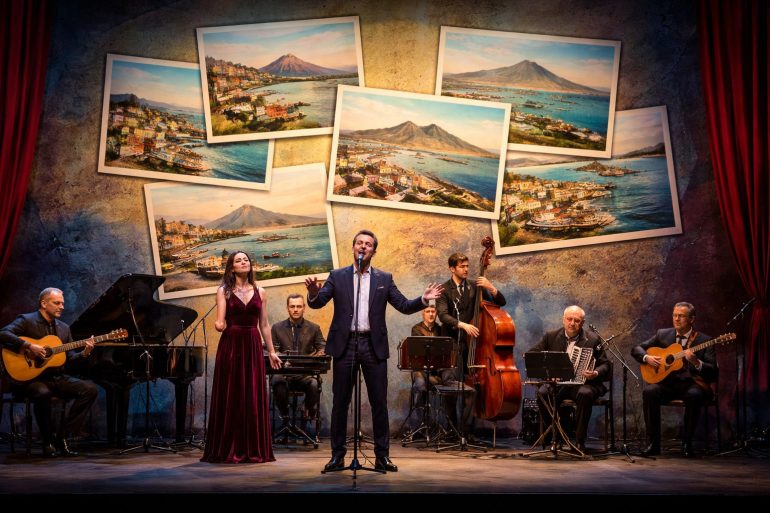 Musica e poesia in scena: ‘Dodici cartoline da Napoli’ al Trianon Viviani