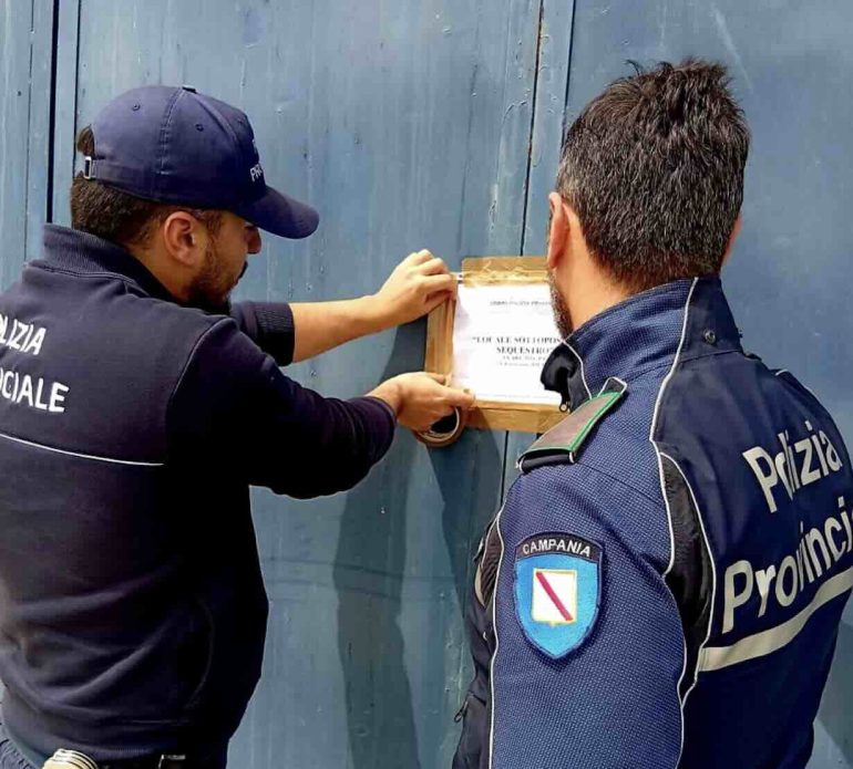 Cancello ed Arnone, sequestrato impianto di rottamazione: denunciata la titolare