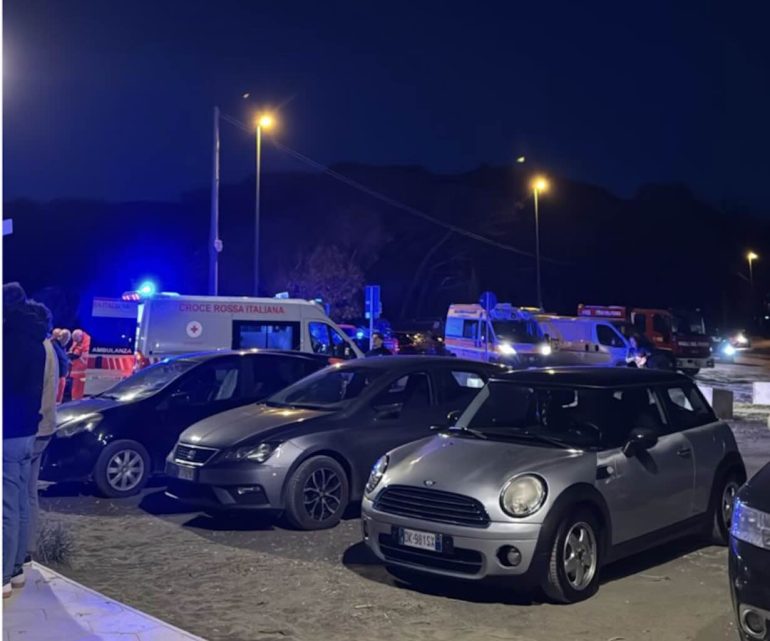 Capaccio, cade in mare col parapendio: salvato