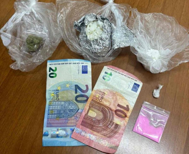 Casalnuovo, blitz dei Falchi in via Cesarea: 18enne arrestato con cocaina rosa