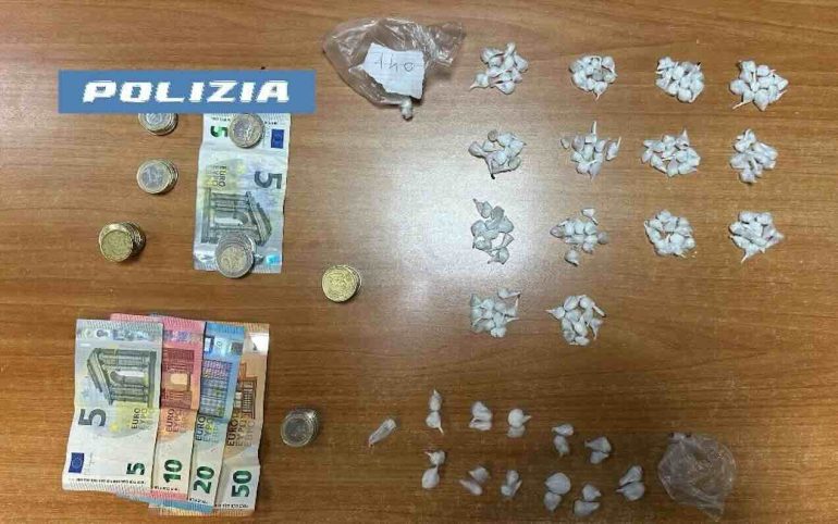 Case Nuove, due pusher sorpresi con 160 dosi