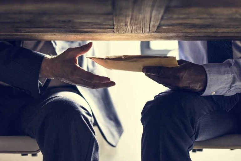 Arrestato ispettore dell'Antimafia di Caserta