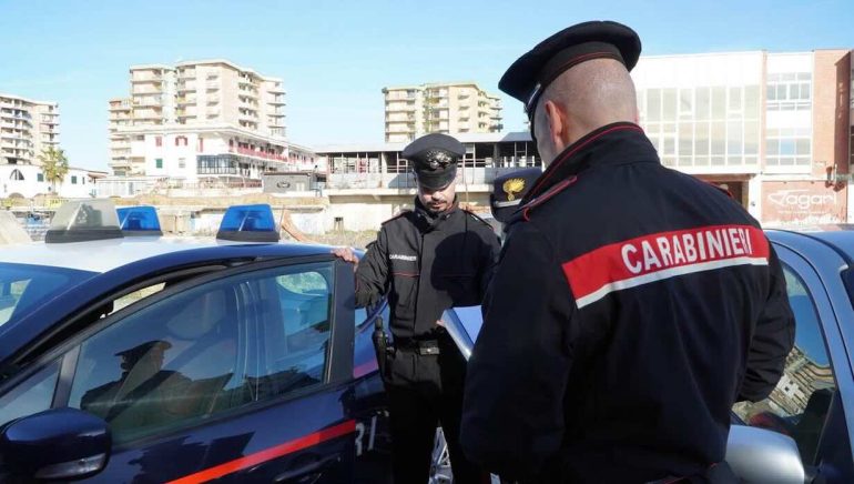 Castel Volturno, allacci abusivi: 2 denunciati per furto di energia elettrica