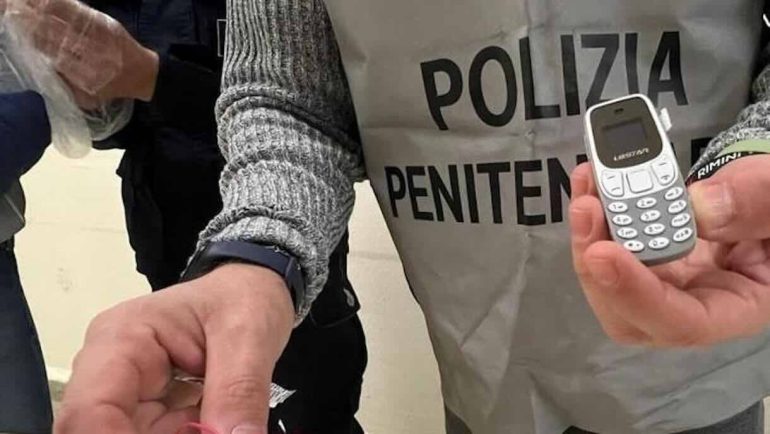Cellulari in carcere, 46 richieste di rinvio a giudizio