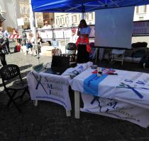 «Ci vogliono spremere»: medici di base in piazza a Napoli contro la proposta di legge Benigni