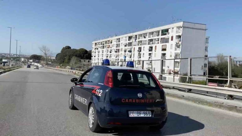 Controlli dei Carabinieri nella periferia di Napoli: 67 identificati