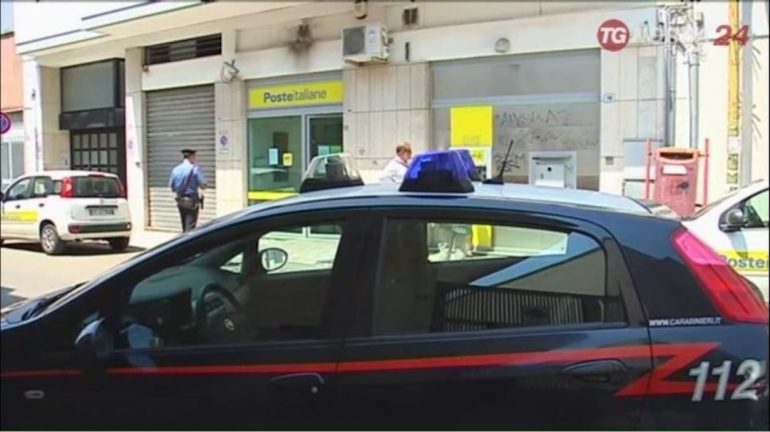Documento falso per ottenere una carta prepagata: arrestato 21enne