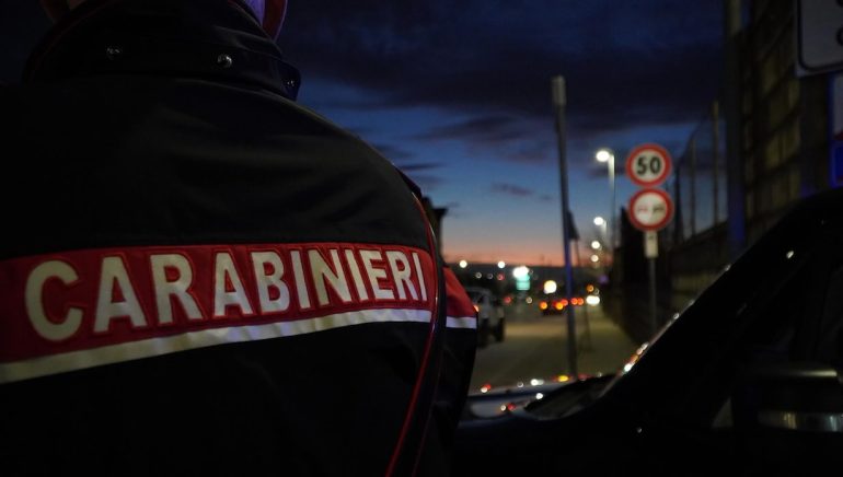 Droga in casa a Santa Maria a Vico: arrestato 35enne, sequestri e domiciliari