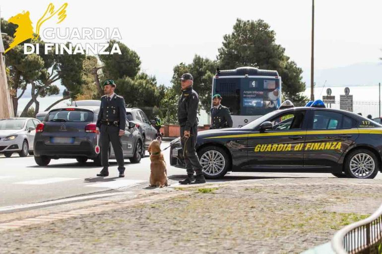 Due pusher presi tra Cava de’ Tirreni e Vietri sul Mare, sequestrati 420 grammi di stupefacenti
