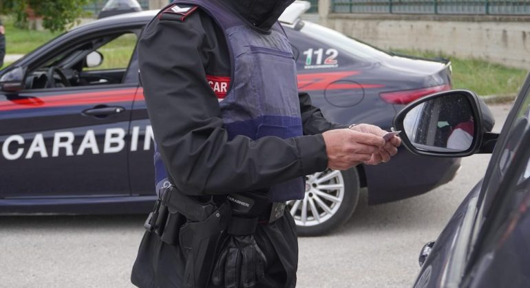 Finto armato rapina automobilista per 15 euro a Casal di Principe: arrestato sorvegliato speciale