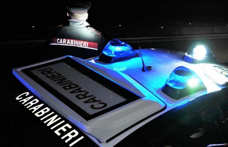 Fuga sull’ Agnena e stupefacenti in casa: arrestato 21enne a Grazzanise