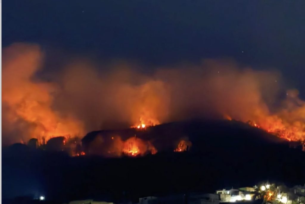 Ischia, incendio sul Monte Epomeo: scatta il piano di emergenza
