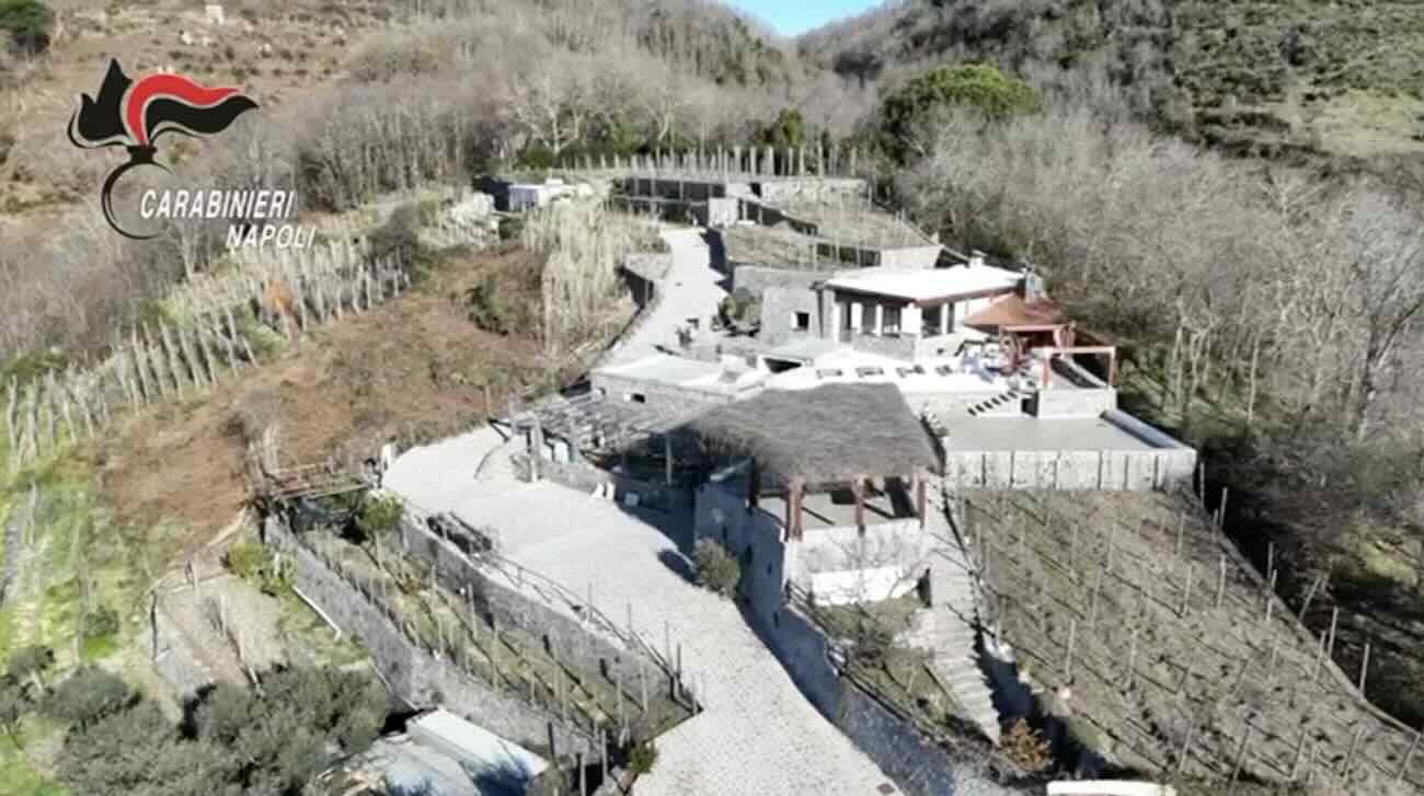La lottizzazione abusiva scoperta a Barano