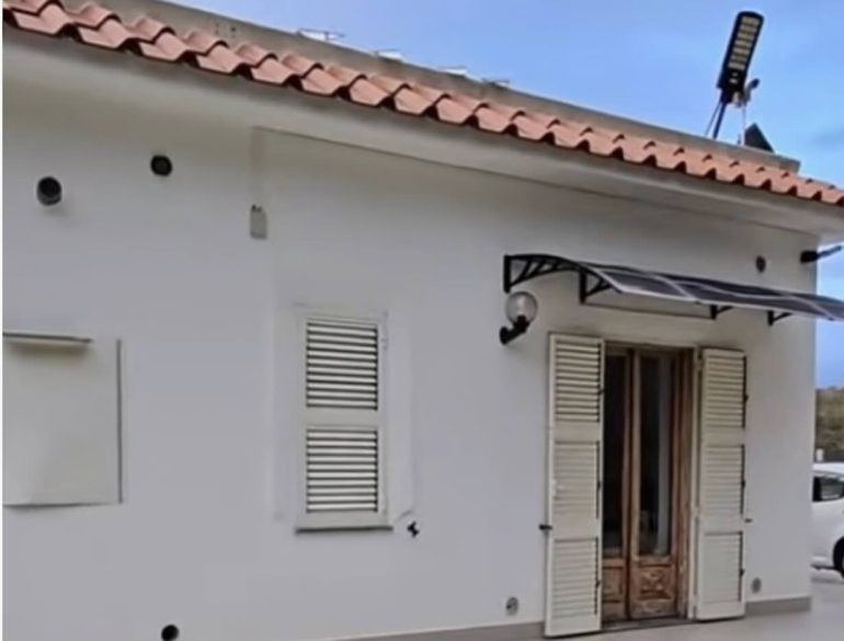 Ischia, stop in extremis all’abbattimento di una casa abusiva