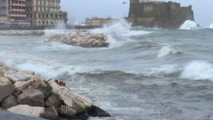 Maltempo in Campania, scatta l’allerta gialla: rischio temporali e vento forte