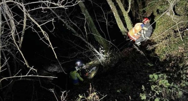 Montecorice, monovolume sfonda il guardrail e precipita nel dirupo: 4 feriti salvati dai vigili del fuoco