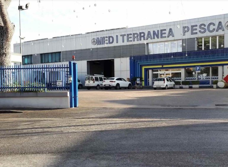 Mugnano, assalto notturno alla Mediterranea Pesca: banda di ladri svuota la cassaforte