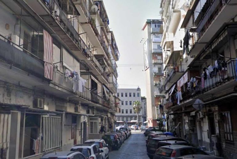 Napoli, arrestata donna pusher alle Case Nuove