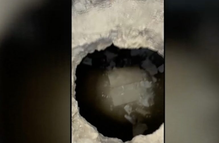 Napoli, caccia ai malviventi in fuga attraverso la rete fognaria