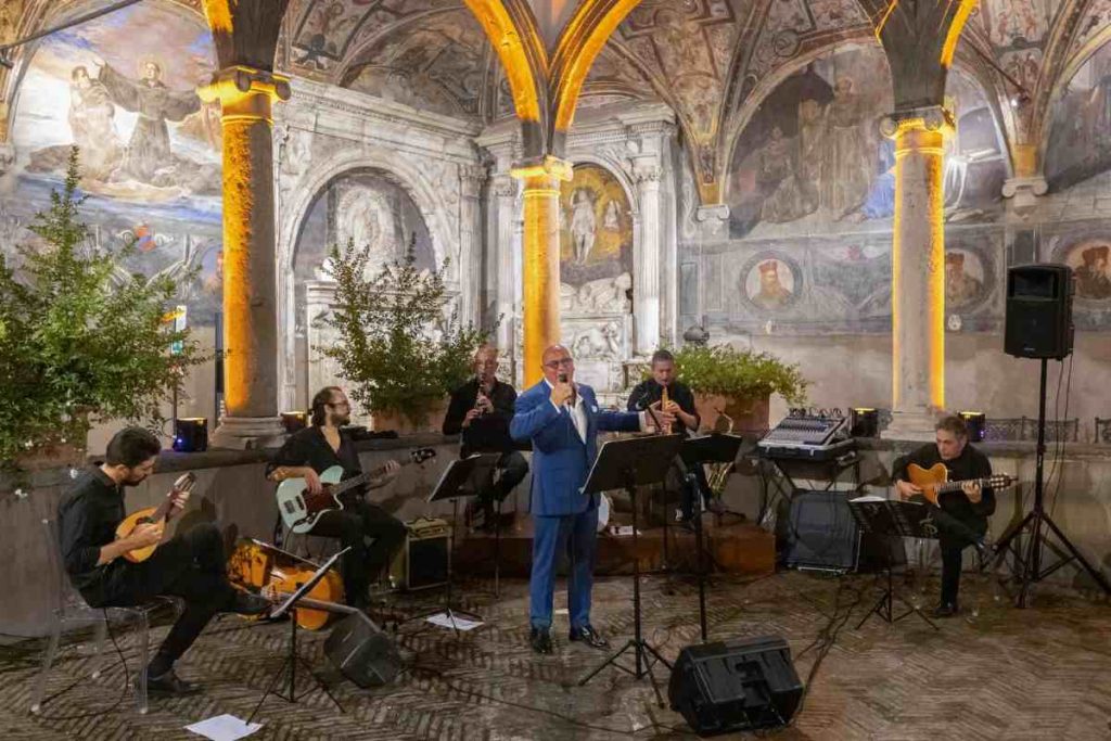 Napoli celebra la canzone classica: trionfo di Pisapia e Gruppo Smeraldo a Santa Maria La Nova