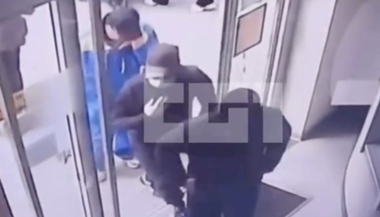 L'ingresso dei banditi