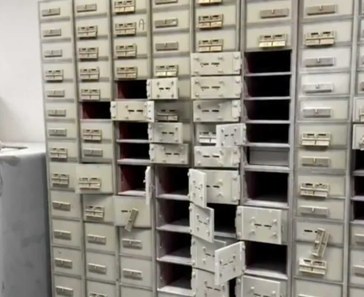 Napoli, caos nelle banche: allerta per il risarcimento delle cassette di sicurezza!