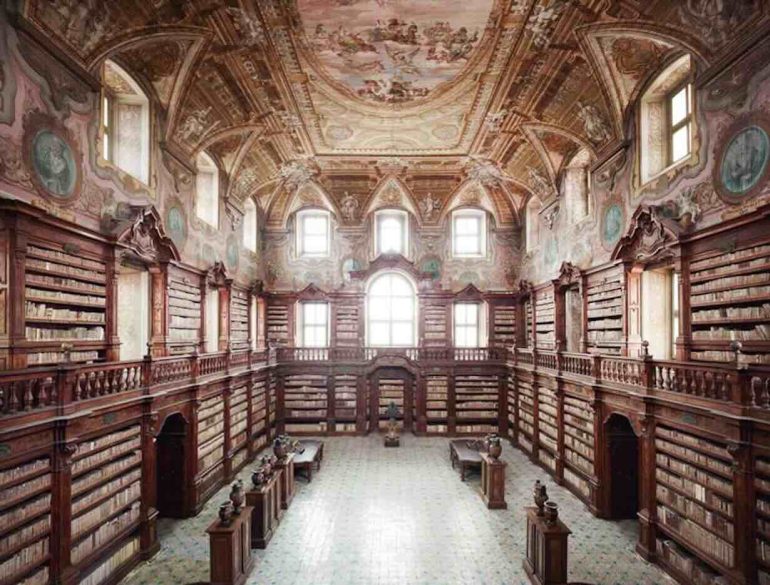 Napoli, riapre al pubblico la Biblioteca dei Girolamini: viaggio nel Rinascimento meridionale