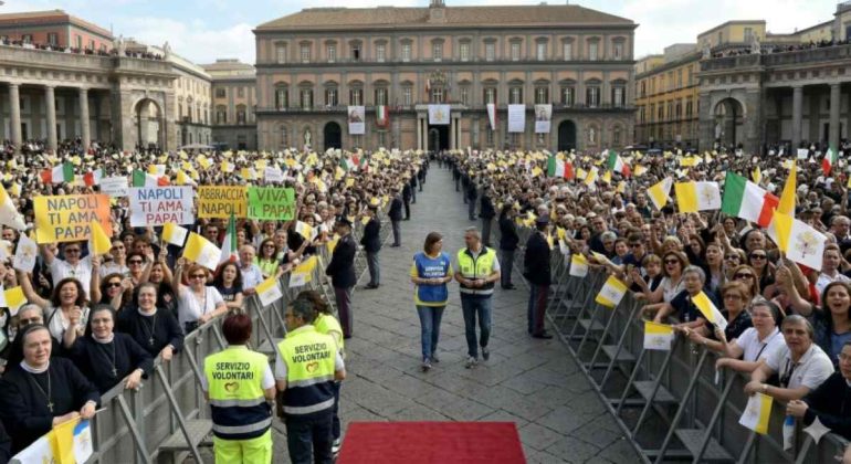 Napoli si prepara ad accogliere Papa Leone: 30mila fedeli in Piazza del Plebiscito l’8 maggio