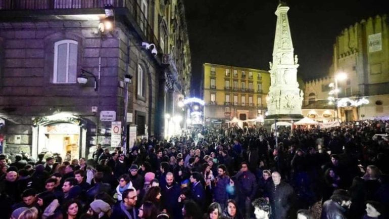 Napoli, stretta a Piazza San Domenico: l’ordinanza di Manfredi contro il caos notturno