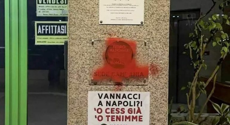 Napoli, vandalizzata la targa della nuova sede di Futuro Nazionale