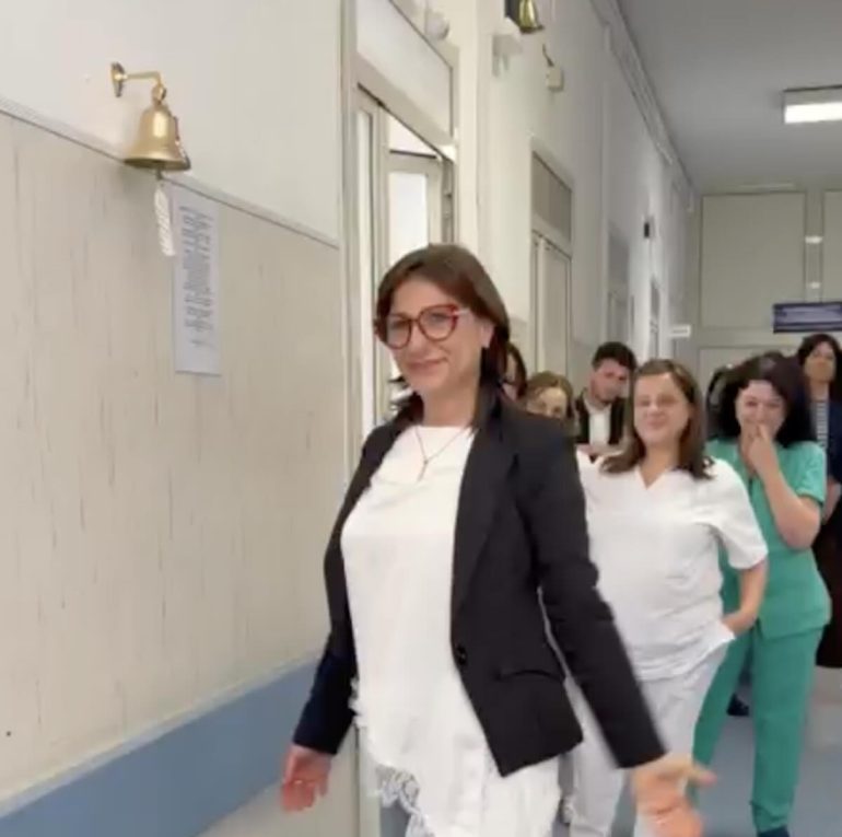 Ospedale Loreto Mare: la Campanella del Sollievo segna la rinascita dei pazienti oncologici