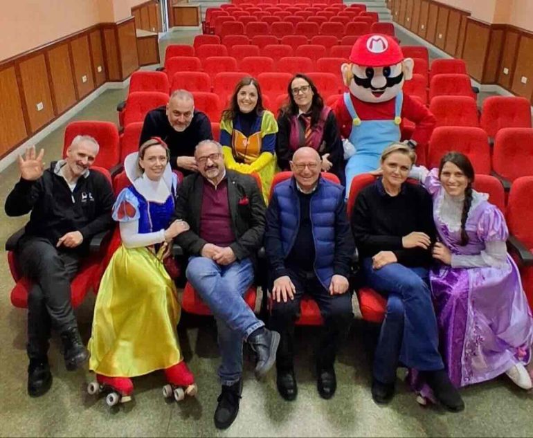 Pasqua di sorrisi e solidarietà: a Napoli la festa che unisce spettacolo, dolcezza e impegno sociale