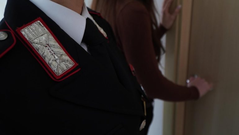 Pastorano, maltrattamenti in famiglia: i carabinieri bloccano un 62enne